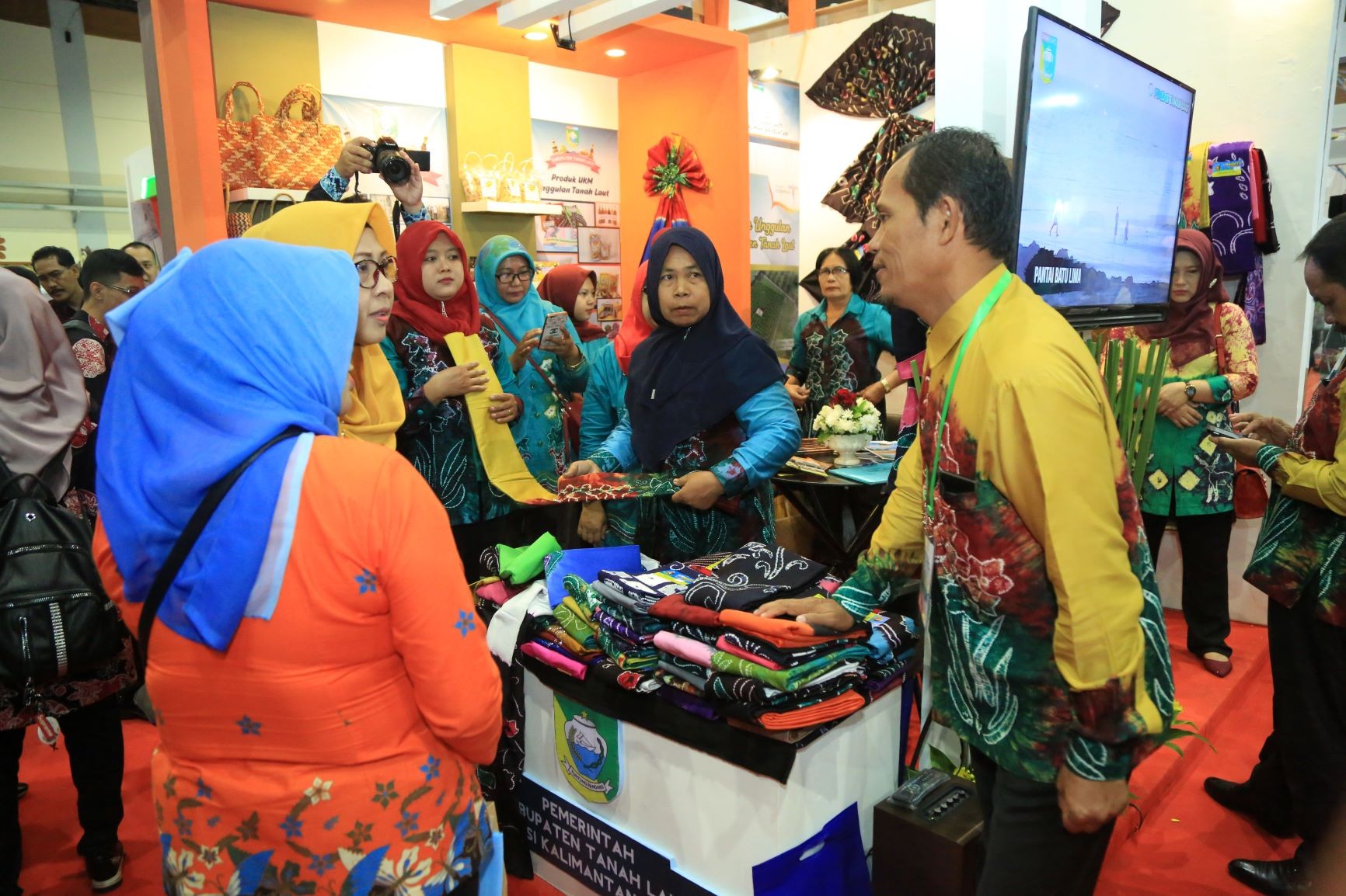 Sasirangan Diserbu di Ajang Apkasi Otonomi Expo 2019