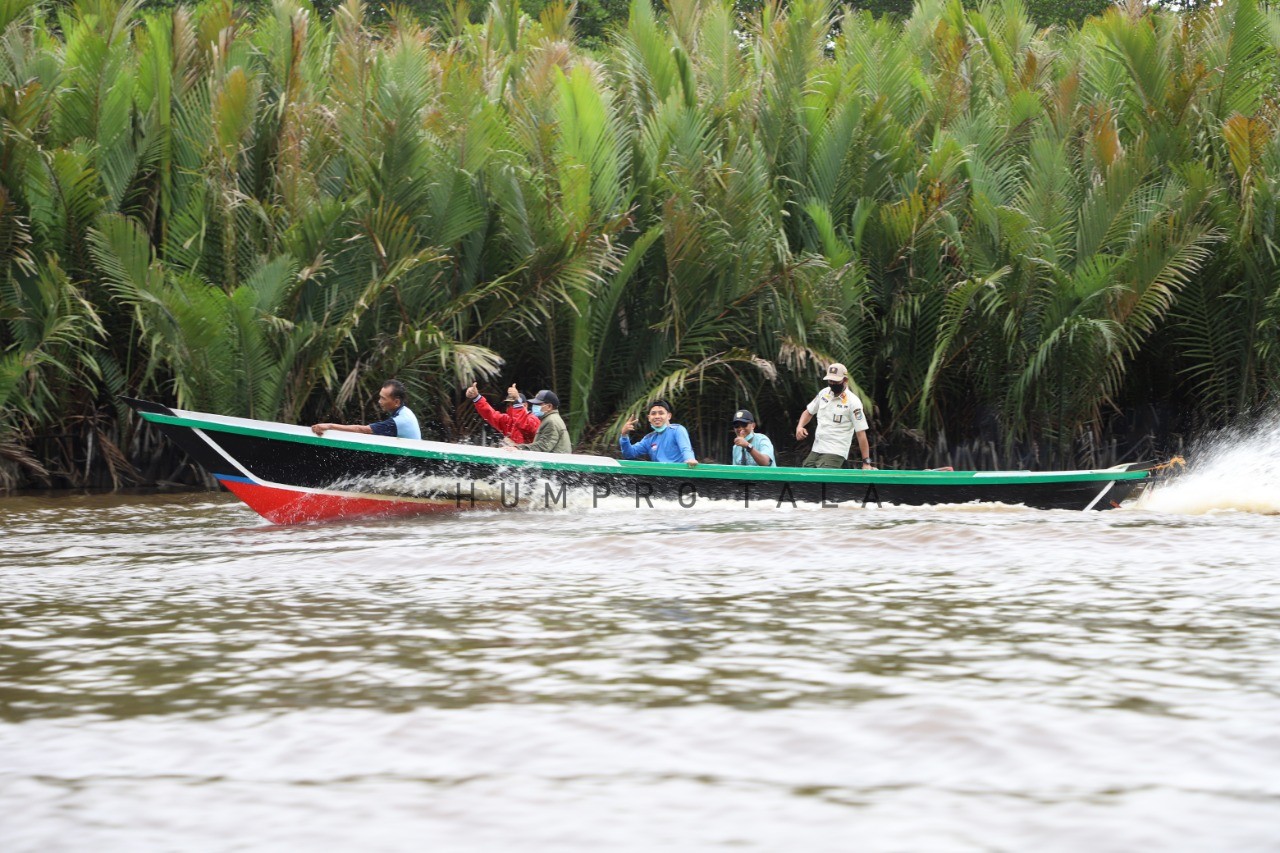 Bupati Nikmati Susur Sungai Sabuhur